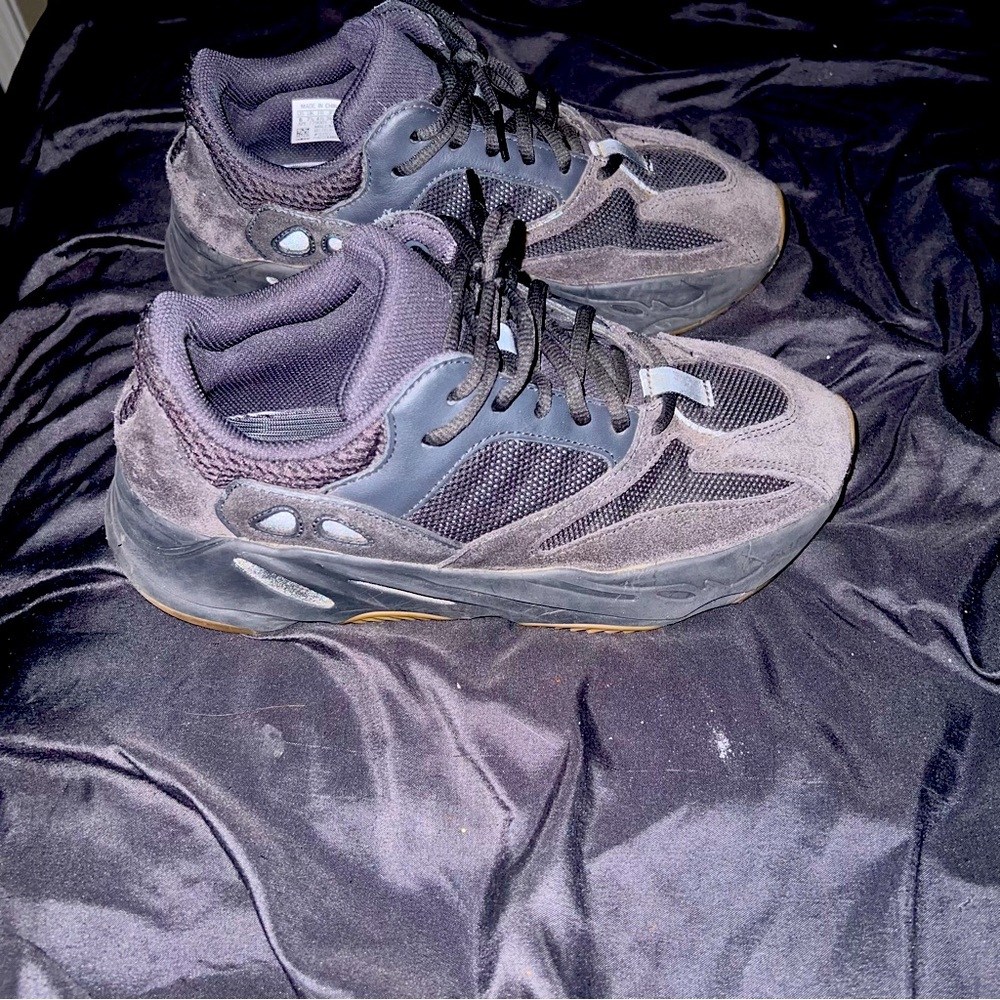 YEEZY 700 Utility Black